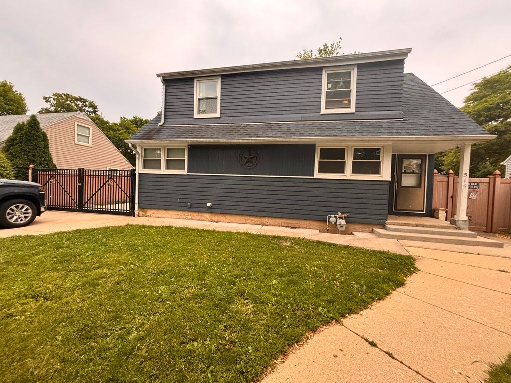 515 Adams Street, Elgin, IL 60123