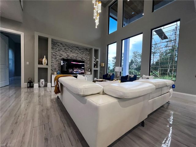 2644 37th AVE NE, Naples, FL 34120