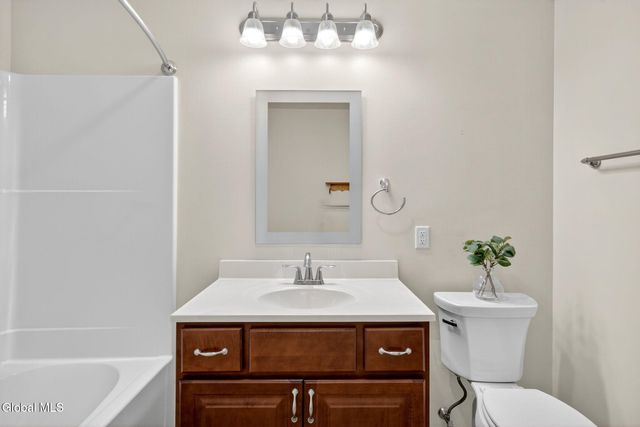 178 Paddock Circle, Rotterdam, NY 12306