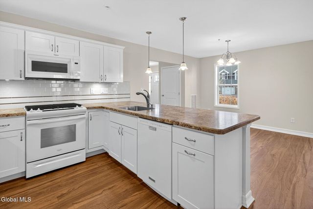 178 Paddock Circle, Rotterdam, NY 12306