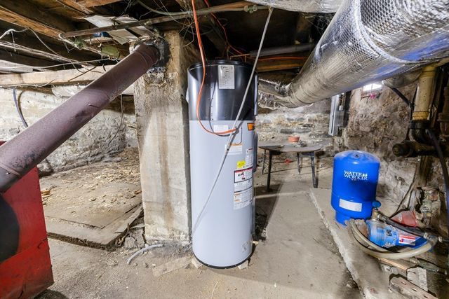 22-25 Macomber Rd, Monson, MA 01057