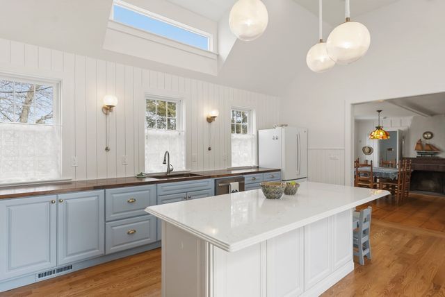29 Field St, Marshfield, MA 02050