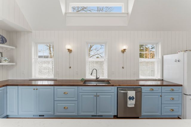 29 Field St, Marshfield, MA 02050