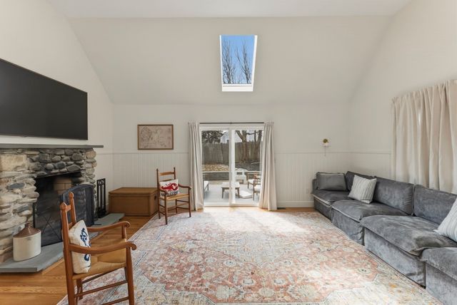 29 Field St, Marshfield, MA 02050