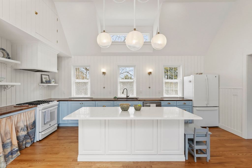 29 Field St, Marshfield, MA 02050