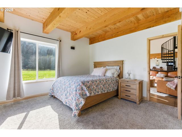314 E VALLEY Rd, Skamokawa, WA 98647