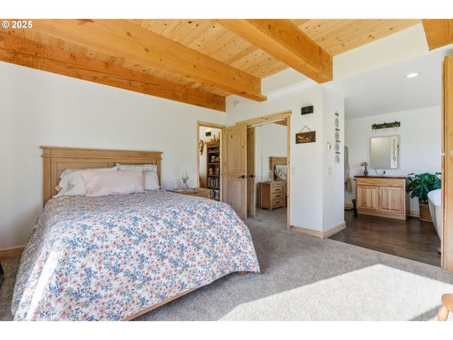 314 E VALLEY Rd, Skamokawa, WA 98647