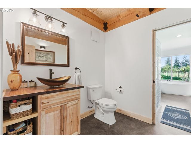 314 E VALLEY Rd, Skamokawa, WA 98647
