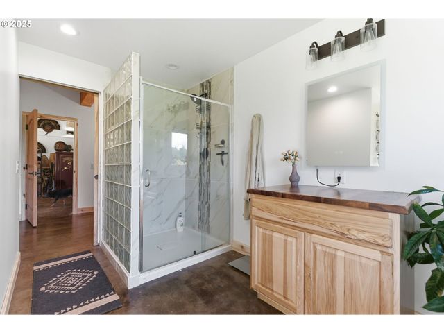 314 E VALLEY Rd, Skamokawa, WA 98647