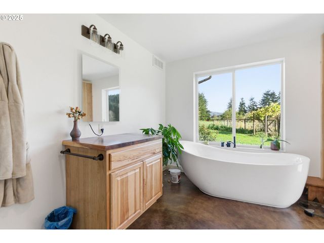 314 E VALLEY Rd, Skamokawa, WA 98647