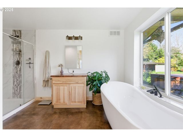 314 E VALLEY Rd, Skamokawa, WA 98647