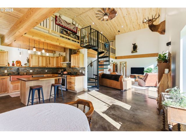 314 E VALLEY Rd, Skamokawa, WA 98647
