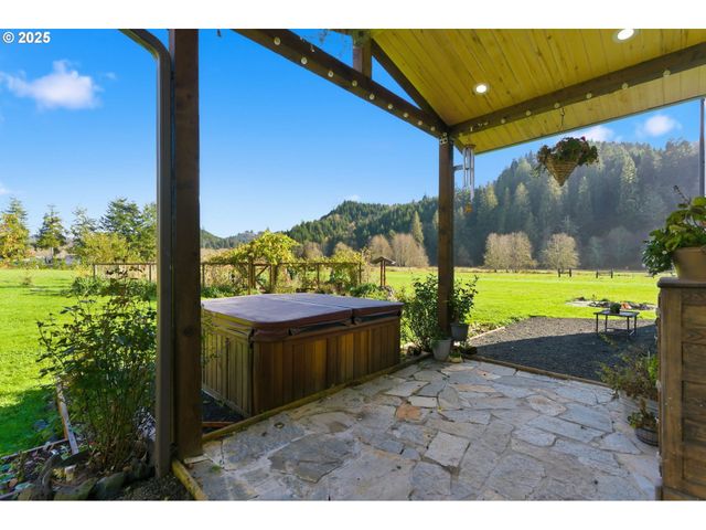314 E VALLEY Rd, Skamokawa, WA 98647