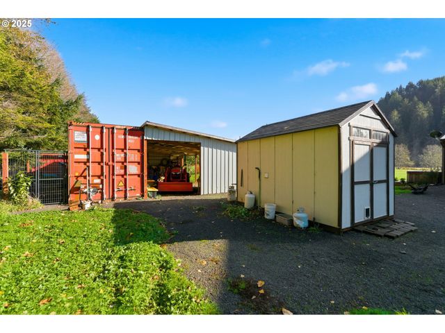 314 E VALLEY Rd, Skamokawa, WA 98647