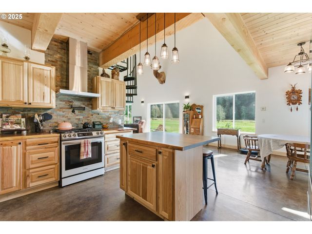 314 E VALLEY Rd, Skamokawa, WA 98647