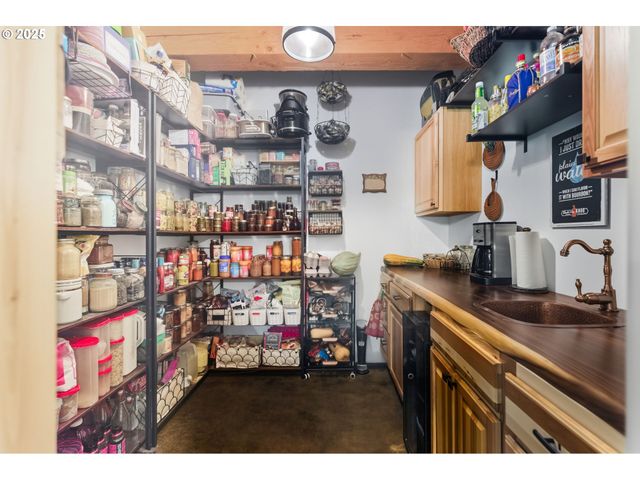 314 E VALLEY Rd, Skamokawa, WA 98647
