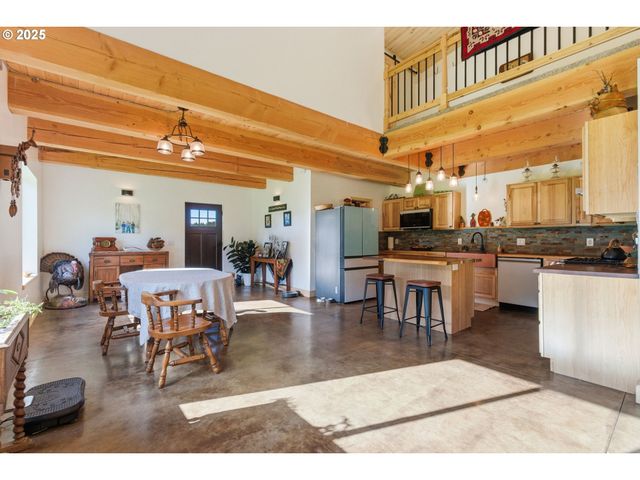 314 E VALLEY Rd, Skamokawa, WA 98647
