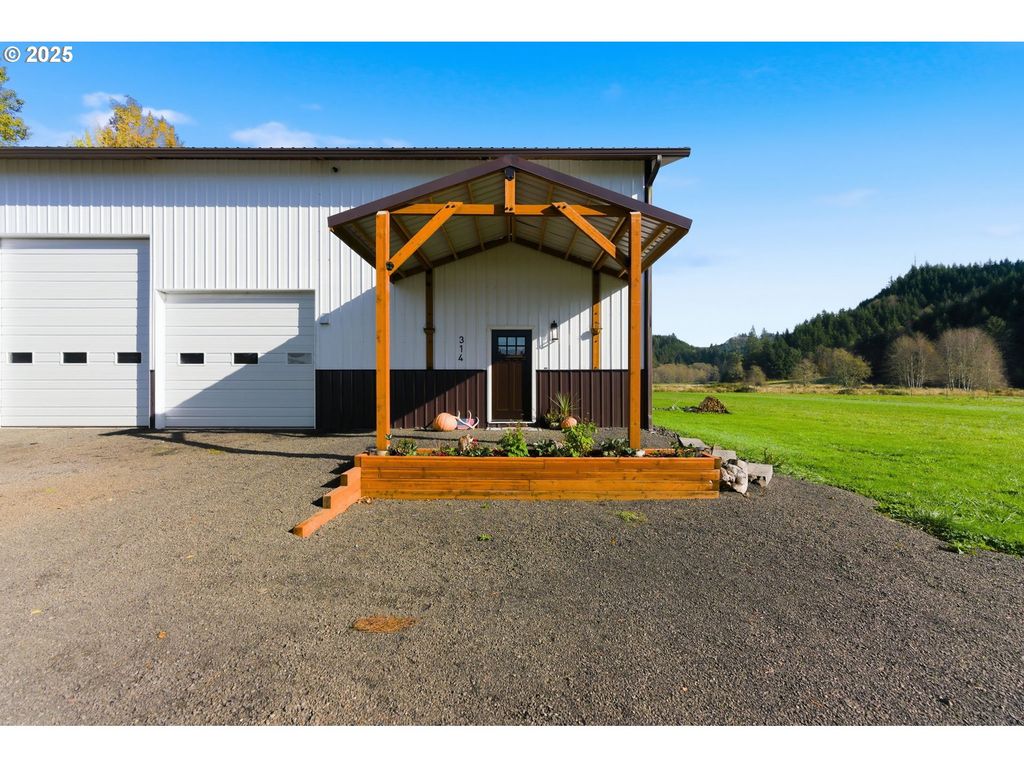 314 E VALLEY Rd, Skamokawa, WA 98647