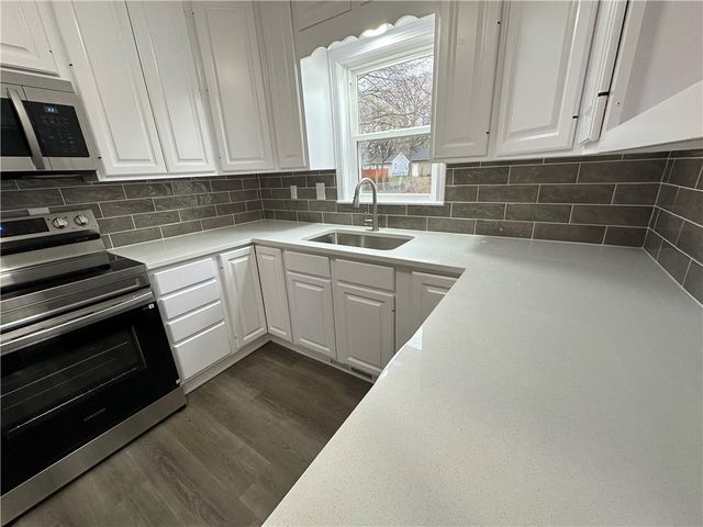 8049 Kessler Street, Overland Park, KS 66204