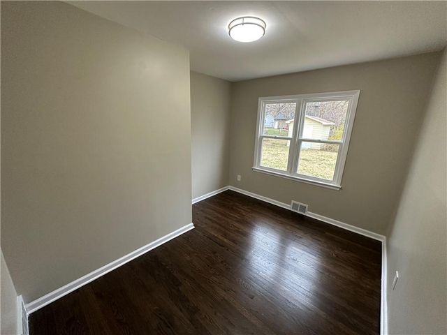 8049 Kessler Street, Overland Park, KS 66204