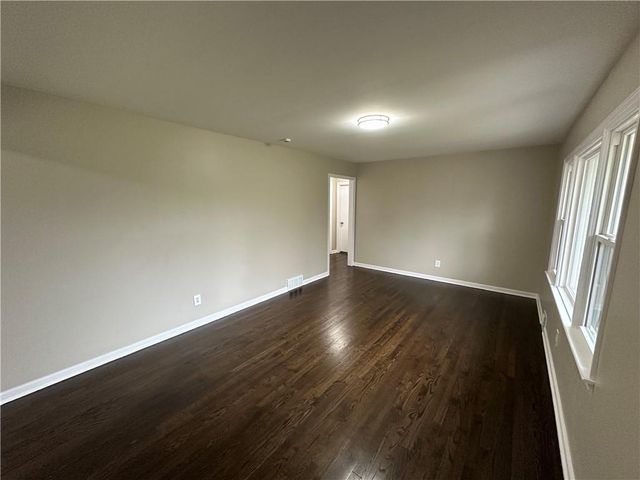 8049 Kessler Street, Overland Park, KS 66204