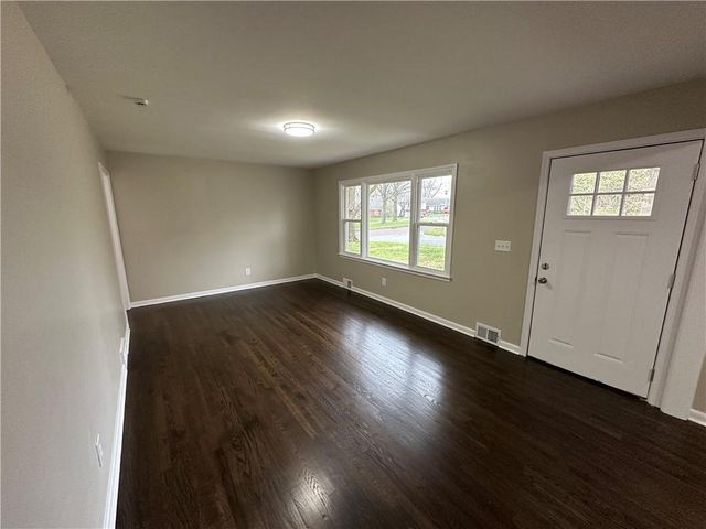 8049 Kessler Street, Overland Park, KS 66204