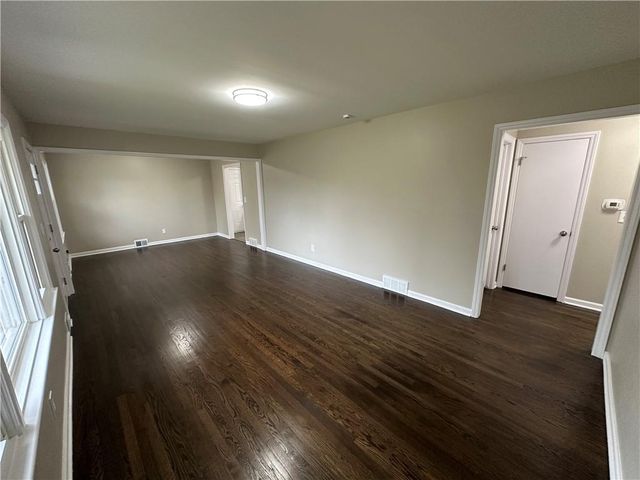 8049 Kessler Street, Overland Park, KS 66204