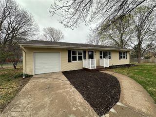 8049 Kessler Street, Overland Park, KS 66204