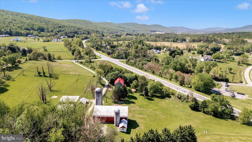 Image 10 of property listing at 20504 GAPLAND RD, Rohrersville, MD 21779