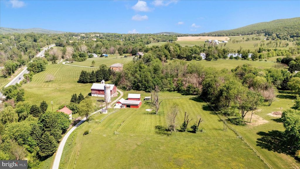 Image 13 of property listing at 20504 GAPLAND RD, Rohrersville, MD 21779