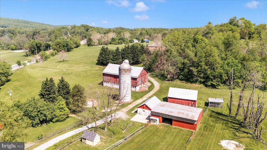 Image 5 of property listing at 20504 GAPLAND RD, Rohrersville, MD 21779