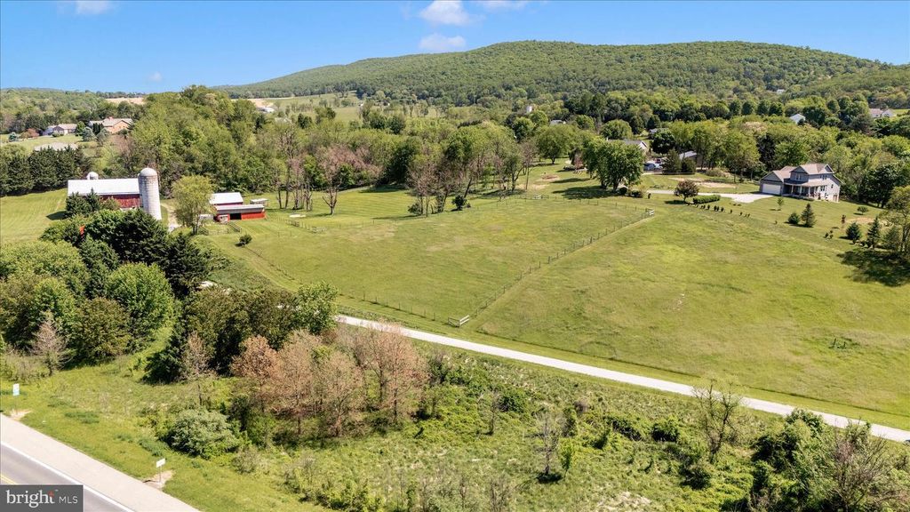 Image 8 of property listing at 20504 GAPLAND RD, Rohrersville, MD 21779
