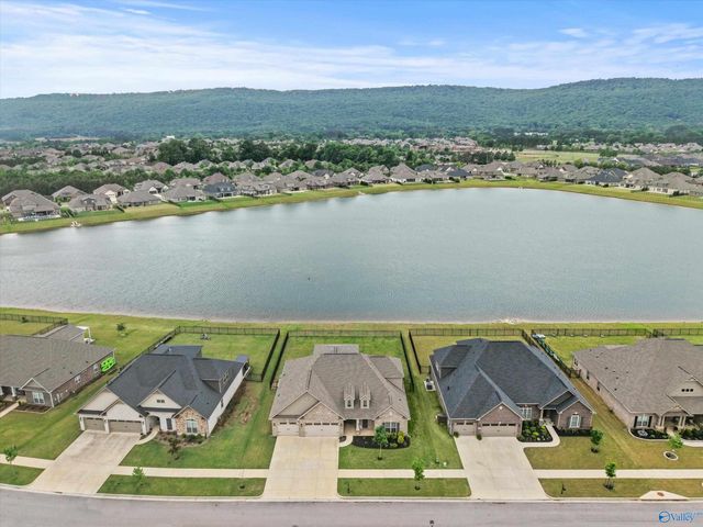 7519 Flint Crossing Circle, Owens Cross Roads, AL 35763