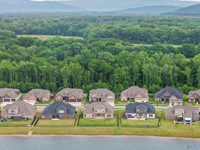 7519 Flint Crossing Circle, Owens Cross Roads, AL 35763