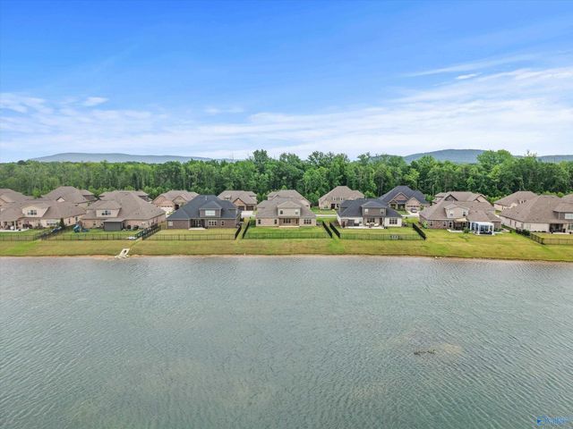 7519 Flint Crossing Circle, Owens Cross Roads, AL 35763