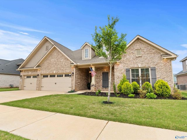 7519 Flint Crossing Circle, Owens Cross Roads, AL 35763
