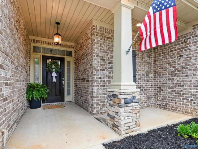 7519 Flint Crossing Circle, Owens Cross Roads, AL 35763