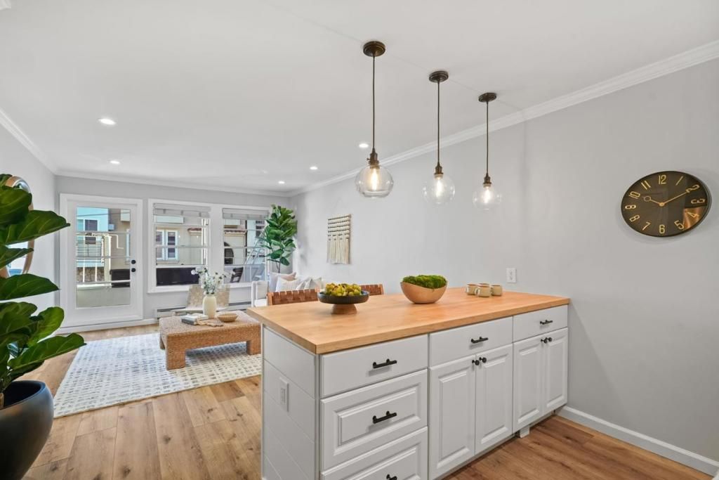 Image 2 of property listing at 1250 Clay Street 103, San Francisco, CA 94108