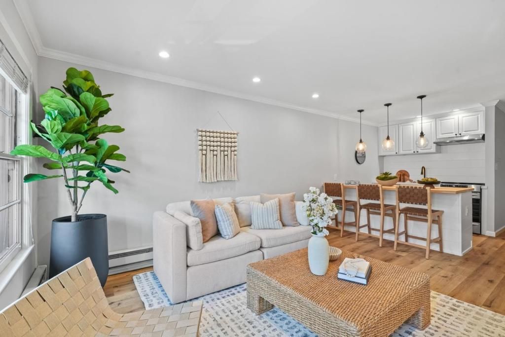 Image 4 of property listing at 1250 Clay Street 103, San Francisco, CA 94108