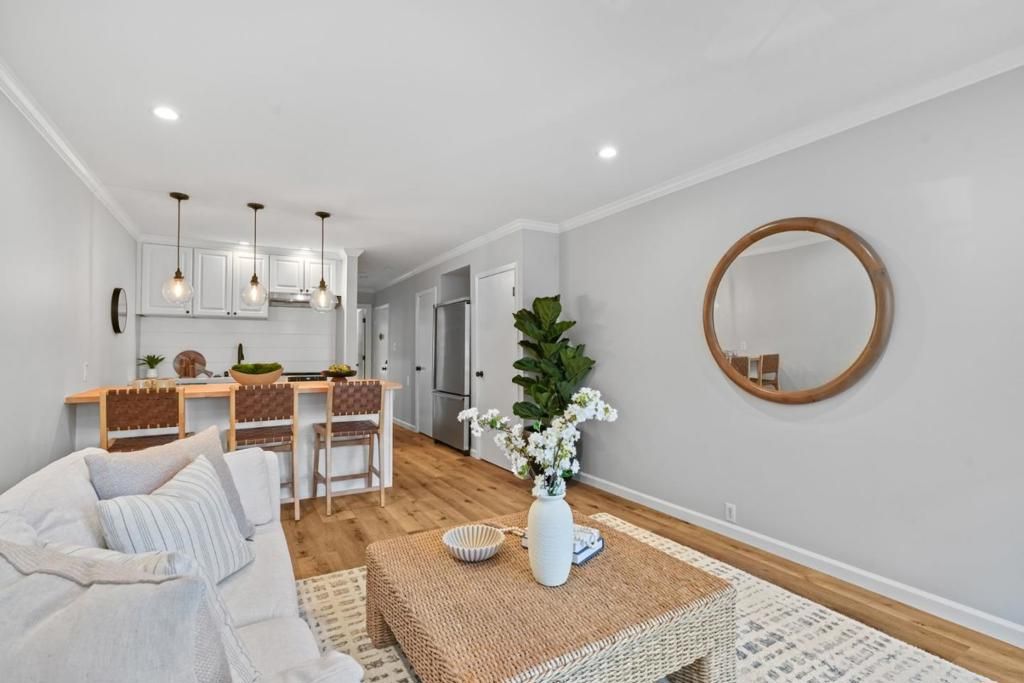 Image 6 of property listing at 1250 Clay Street 103, San Francisco, CA 94108