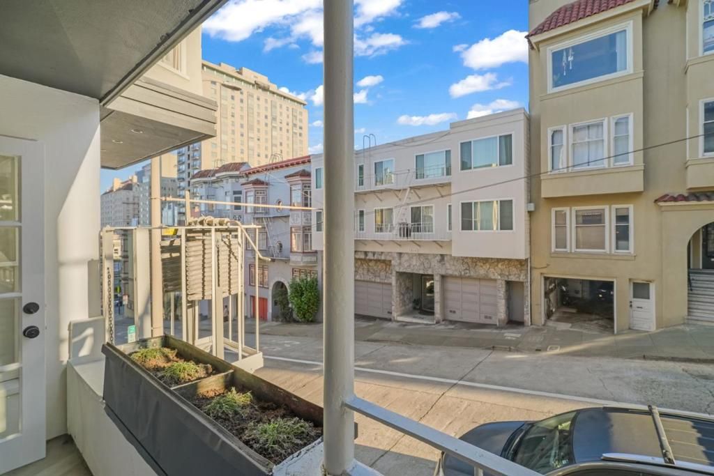 Image 8 of property listing at 1250 Clay Street 103, San Francisco, CA 94108