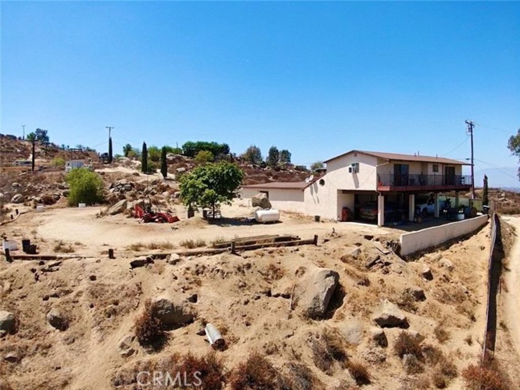 20320 Roads End Drive, Perris, CA 92570