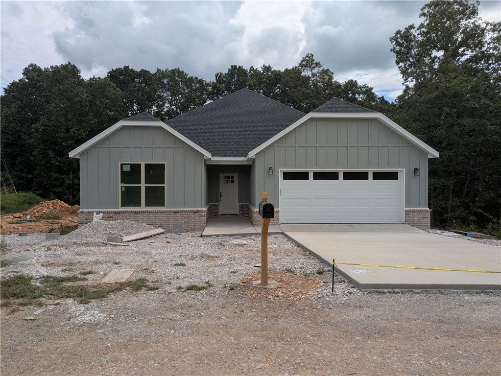 1 Pagham Lane, Bella Vista, AR 72714