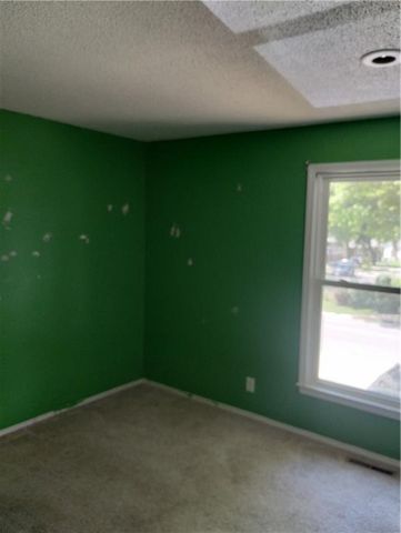 16405 Spring Valley Road, Belton, MO 64012