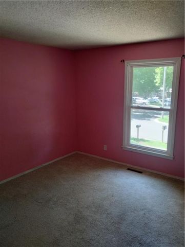 16405 Spring Valley Road, Belton, MO 64012