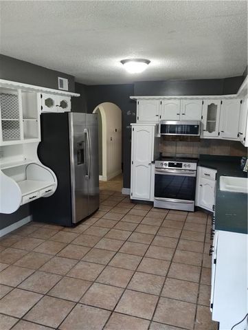 16405 Spring Valley Road, Belton, MO 64012
