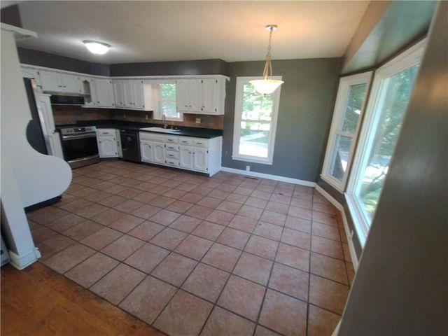 16405 Spring Valley Road, Belton, MO 64012
