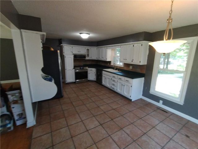 16405 Spring Valley Road, Belton, MO 64012