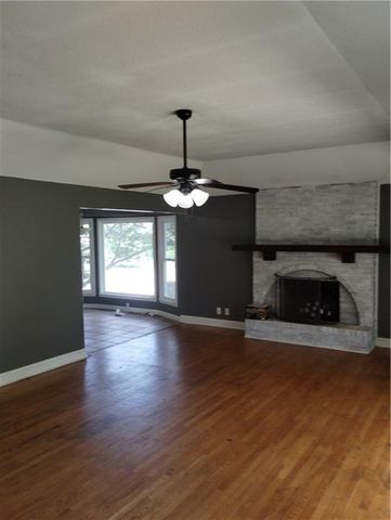 16405 Spring Valley Road, Belton, MO 64012