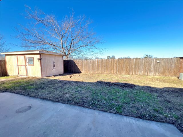 2023 Brooke Drive, Sanger, TX 76266